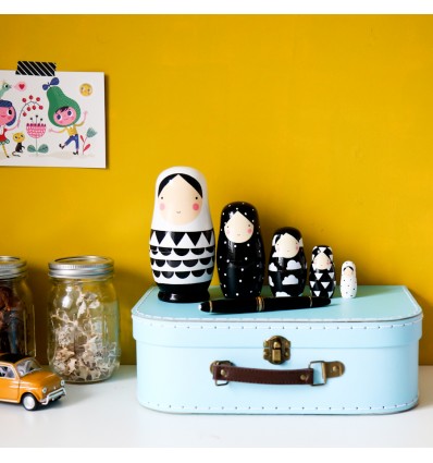 Gigognes matryoshka noir et blanc en bois Helen Dardik - Petit Monkey